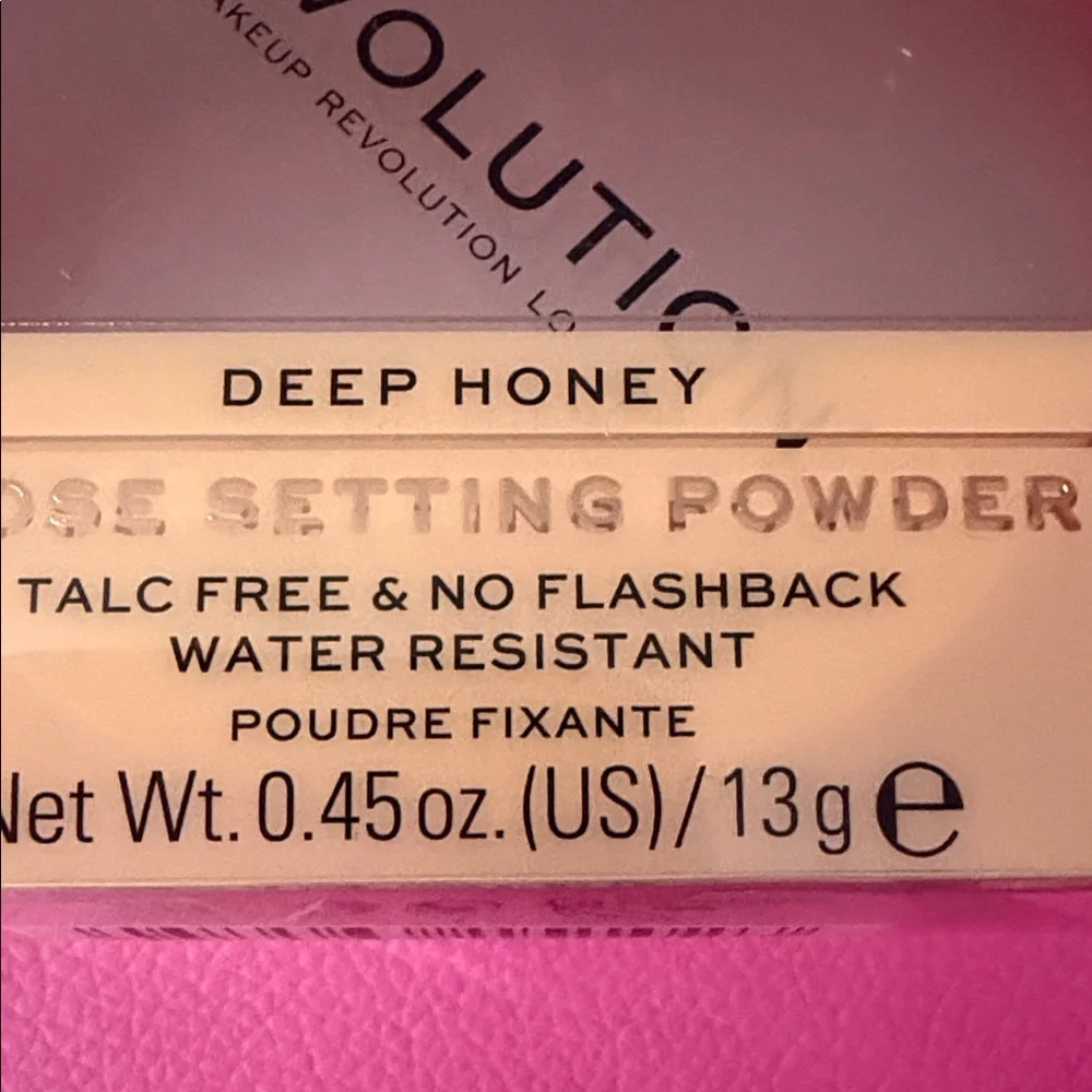 Revolution Conceal & Fix Loose Setting Powder in Deep Honey